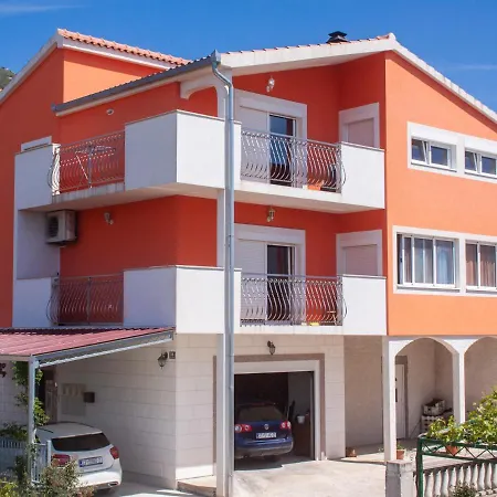 Apartment Maslina *